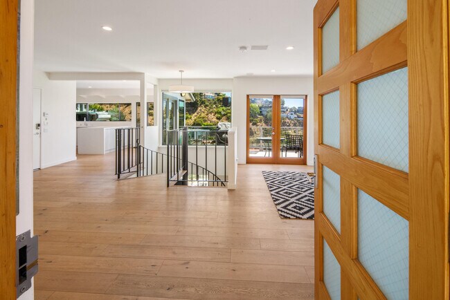 Building Photo - 1640 MOUNTCREST Ave