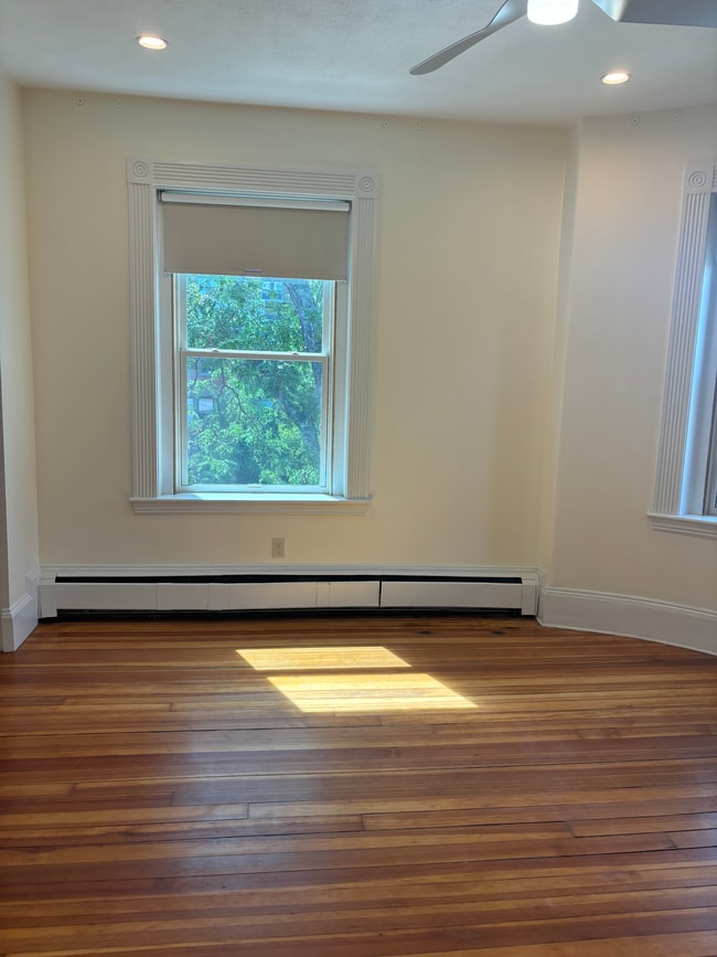 Building Photo - 842 Beacon St