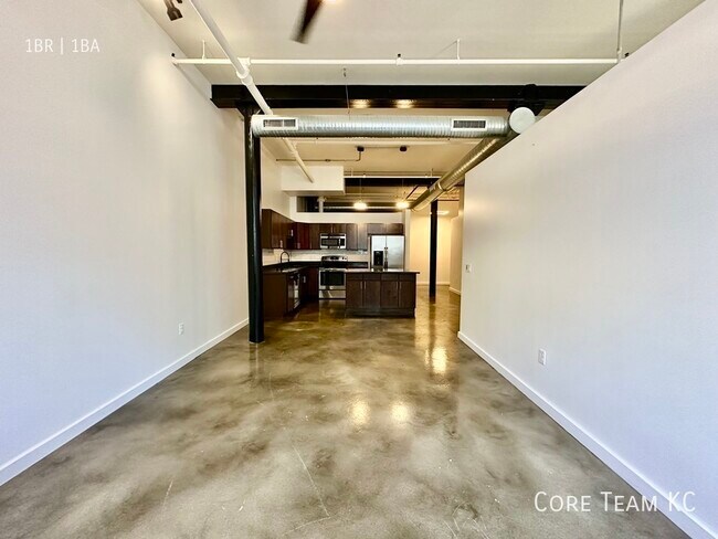 Building Photo - LARGE 1 bedroom available in River Market!