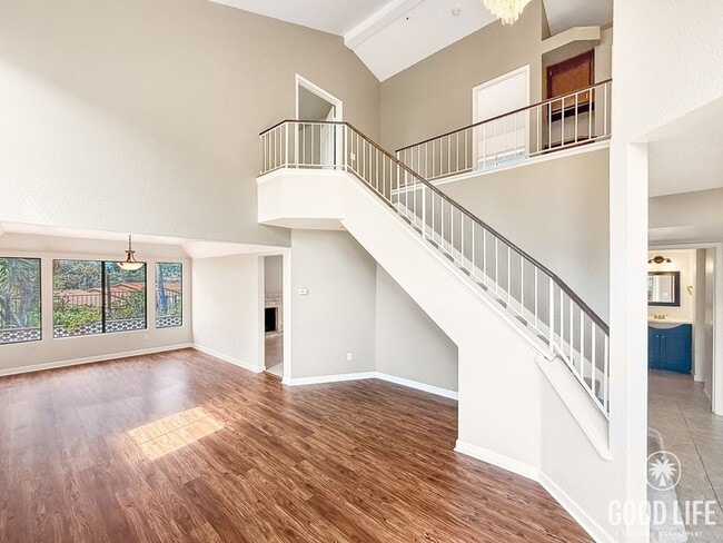 Building Photo - Beautiful 4B/2.5BA House in Vista w/ Attac...