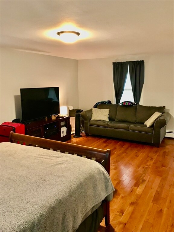 18 Linden Dr Unit B, Danvers, MA 01923 Room for Rent in Danvers, MA