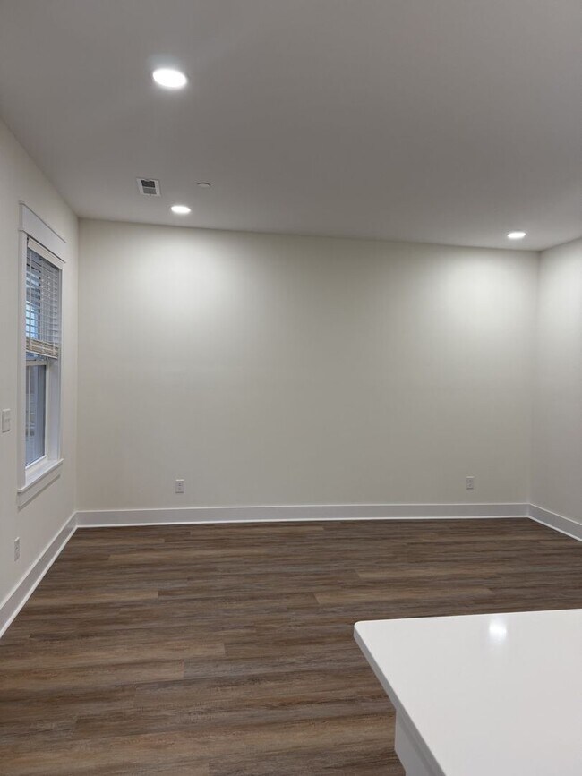 Building Photo - 3-Bedroom + Flex Room at Highbury