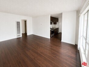 Building Photo - 1208 W Adams Blvd