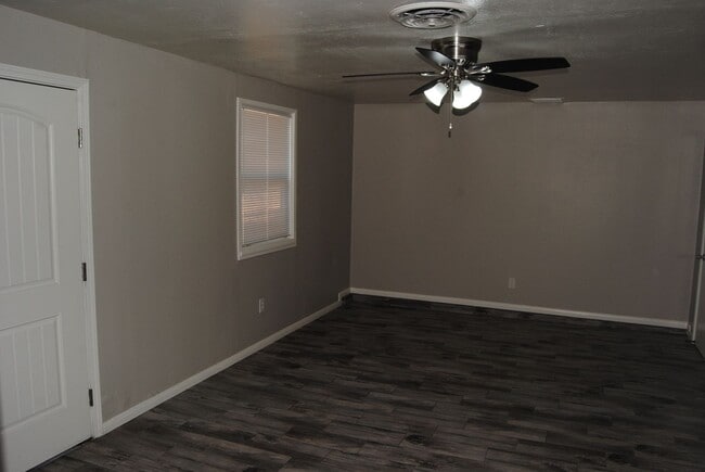 Building Photo - Price Reduced