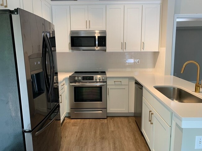 Building Photo - Remodeled one bedroom 1 bath single family...