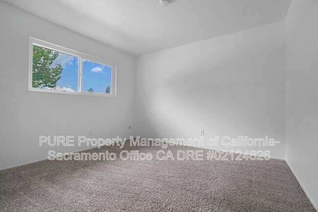 Foto del edificio - 8811 Salmon Falls Dr
