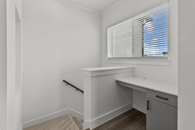 Building Photo - 1664 Hillside Terrace