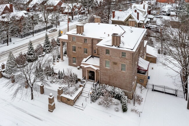 Foto del edificio - 5135 Ellsworth Ave