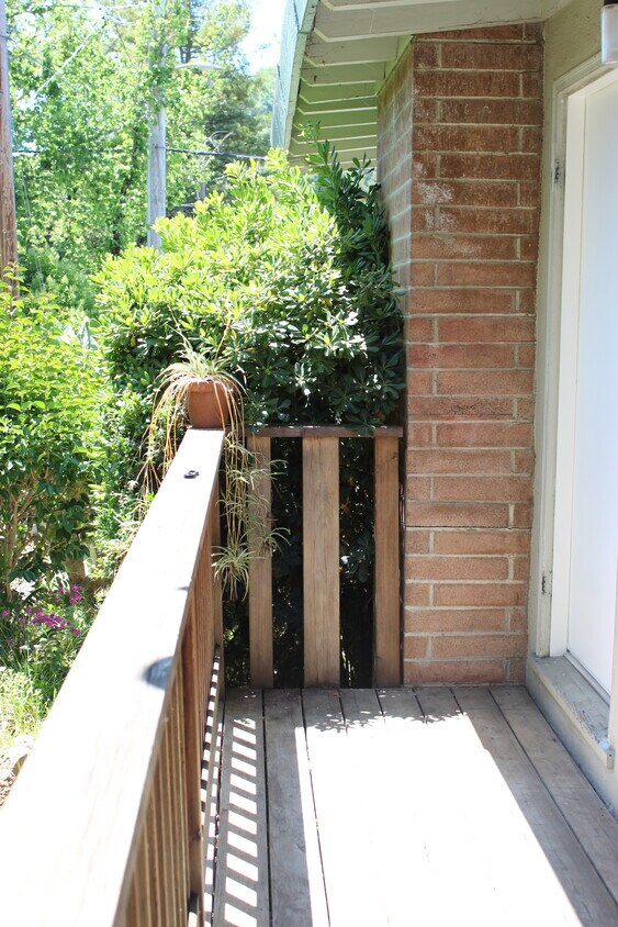 Foto principal - 1586 Sir Francis Drake Blvd