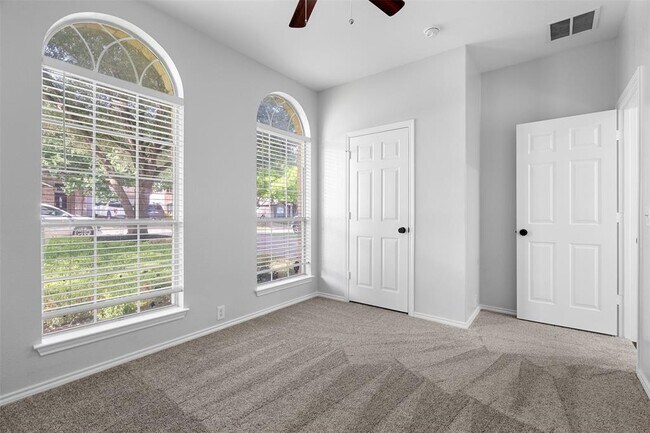 Foto del edificio - 2303 Paradise Ridge Dr