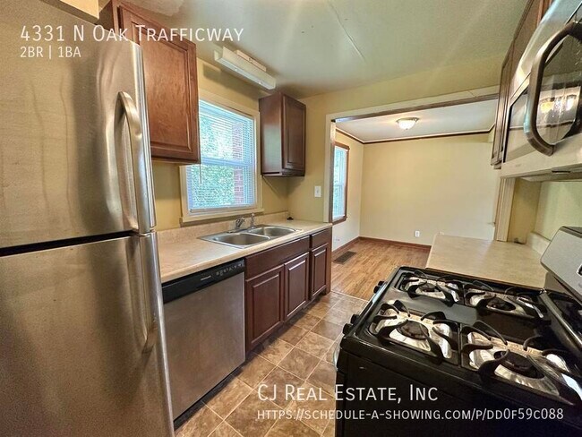 Foto del edificio - 4331 N Oak Trafficway