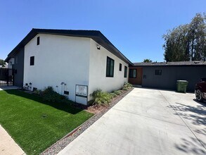 Building Photo - 6724 Hesperia Ave