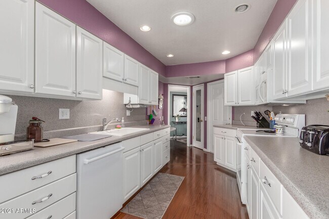 Building Photo - 10506 W Hutton Dr