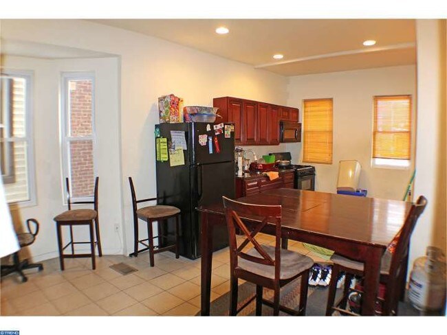 kitchen/dining rm - 1802 W Erie Ave