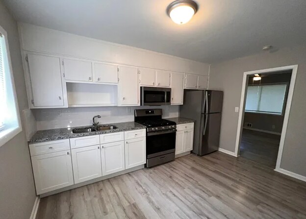 Foto del edificio - 1275 E Washington Ave