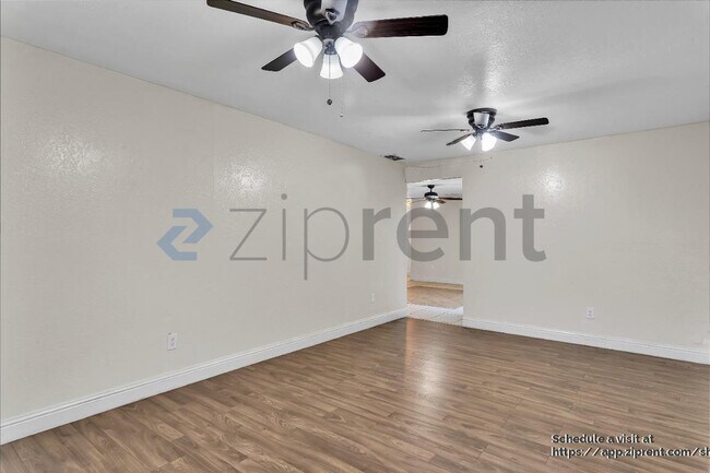 Foto del edificio - 1659 Knickerbocker Dr