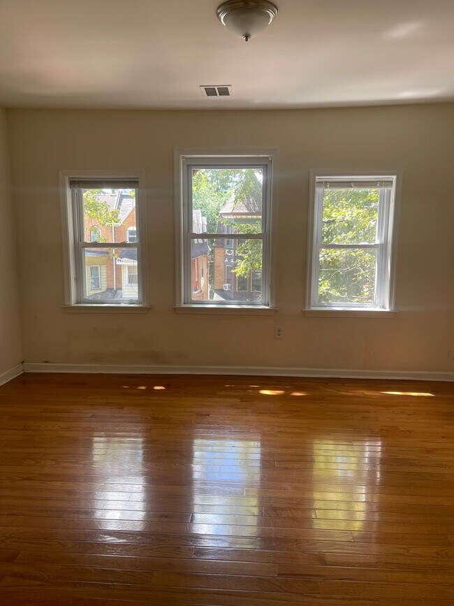 Foto del edificio - 5031 Hazel Ave