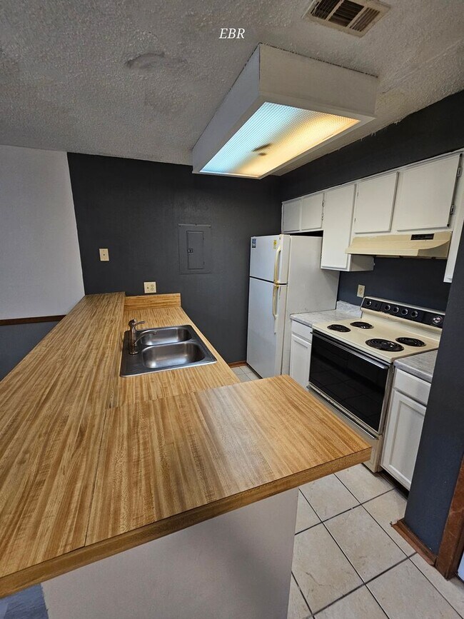 Foto del edificio - Little River Inn 2004