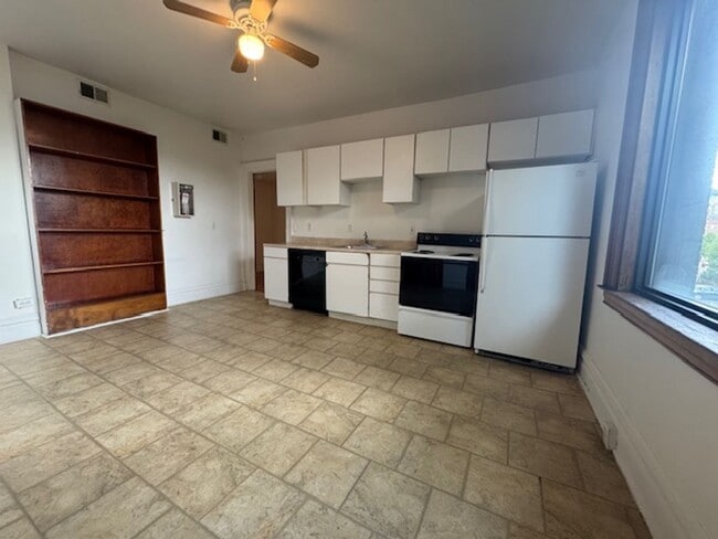 Building Photo - 4821 Centre Ave