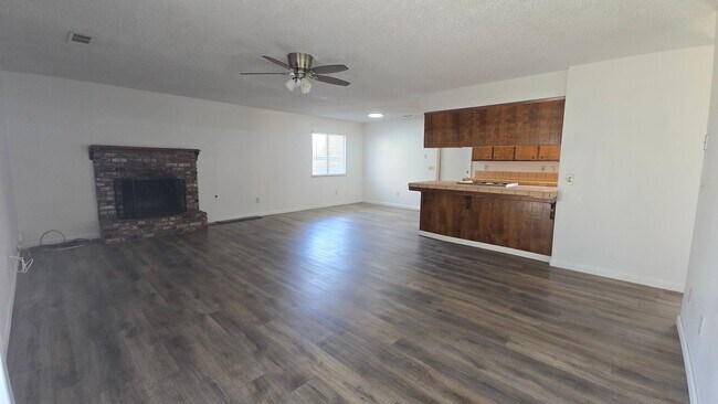 Building Photo - 3 BR 2 BA
