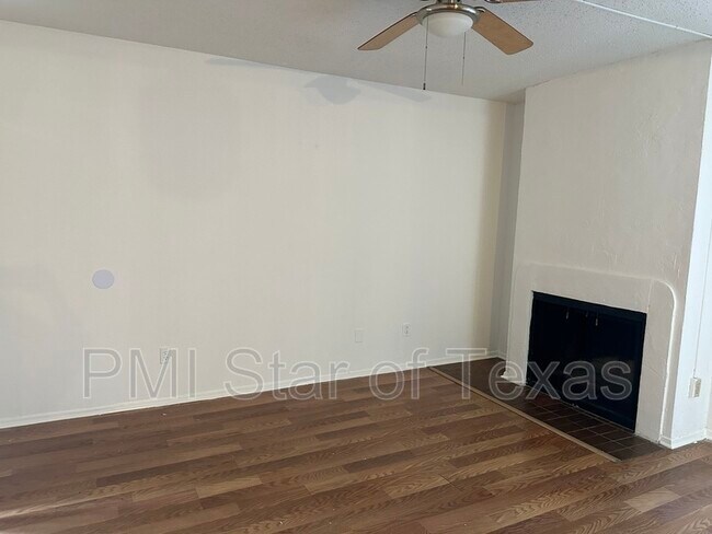 Building Photo - 7431 Holly Hill Dr