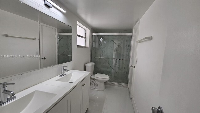 Foto del edificio - 871 NE 195th St