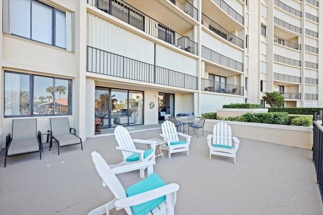 Foto del edificio - 100 Ocean Trail Way