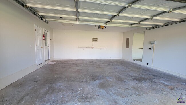 Building Photo - 303 Hummingbird Ln