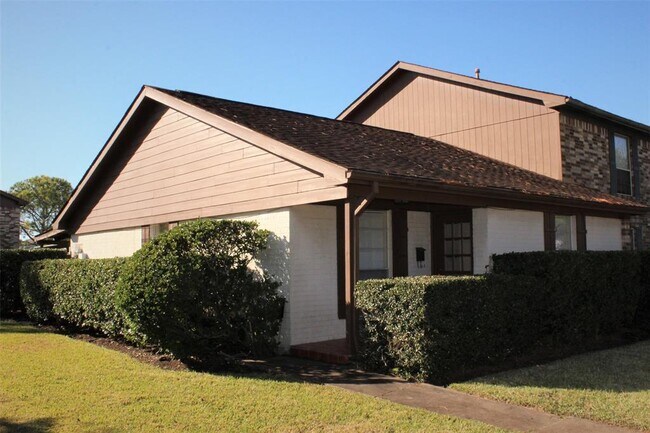 Building Photo - 901 Gardenwalk Dr