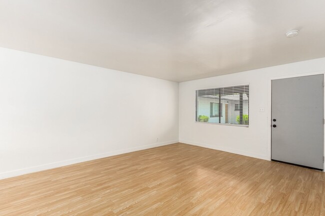 Building Photo - Upgraded One Bedroom, One Bathroom at 28 o...