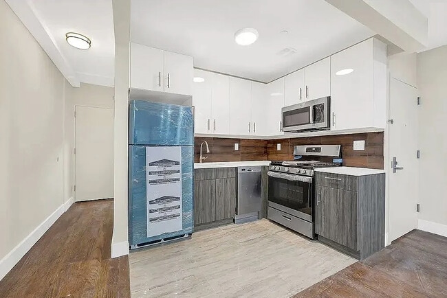 Foto del edificio - 694 E 38th St