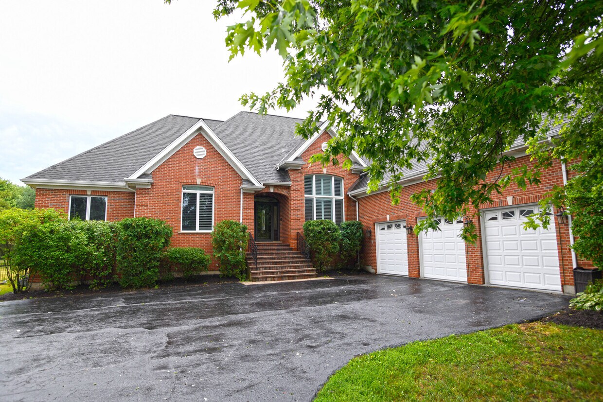 Foto principal - 26159 N Hill Ave