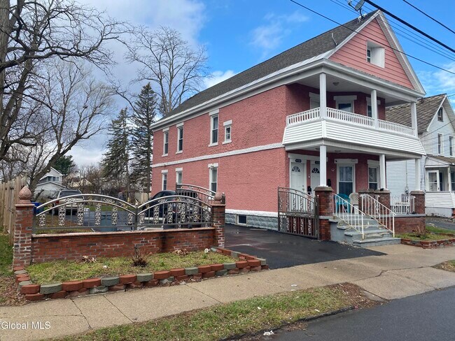 Foto del edificio - 1130 Pleasant St