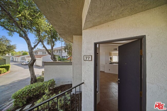 Foto del edificio - 77 Willowcrest Ln