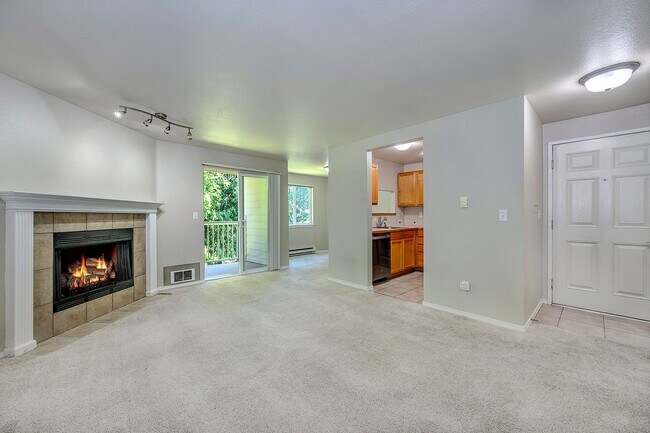 Building Photo - Echo Lake One Bedroom