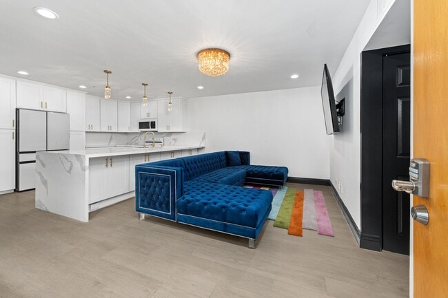 Building Photo - Stunning & fully upgraded 1BR/1BA residence in the heart of Little Italy