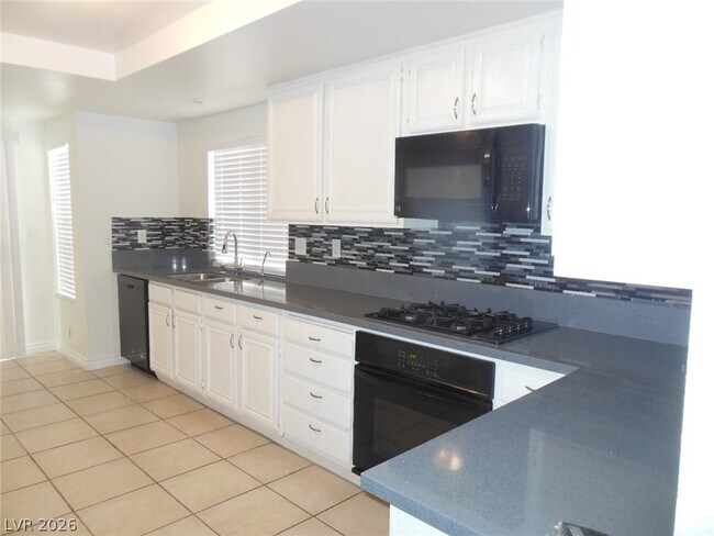 Building Photo - 3305 Surfline Dr