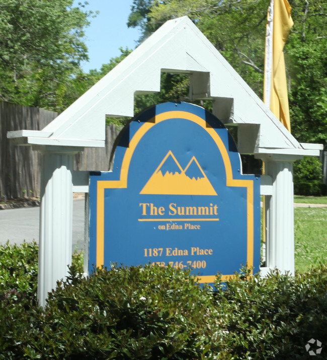 The Summit Apartments - The Summit