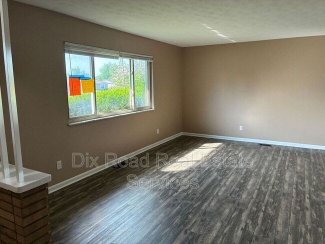 Building Photo - 5261 Bromwick Dr