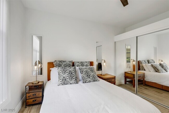 Foto del edificio - 2050 W Warm Springs Rd