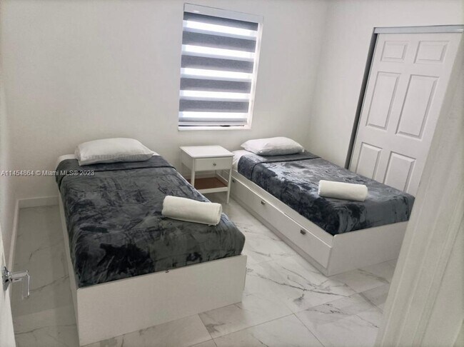 Foto del edificio - 1220 NW 37th Ave