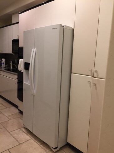 Refrigerador - 11952 Montana Ave