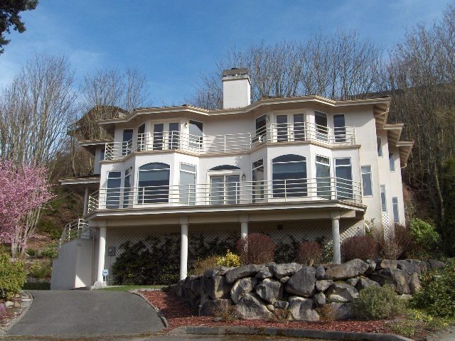 Primary Photo - 4+ Bedroom with Great Entertaining Wrap Ar...