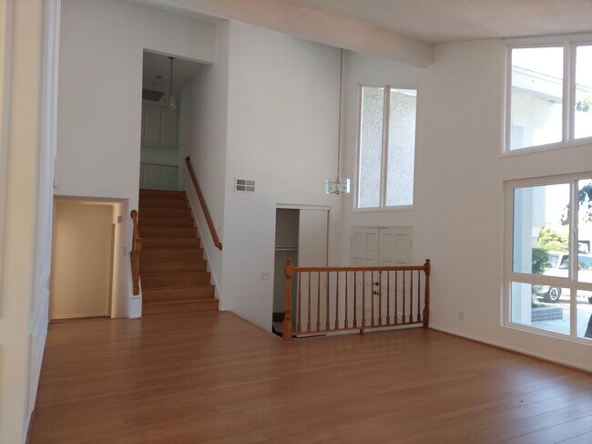 Building Photo - 15702 Sunburst Ln