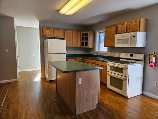 Foto del edificio - 2 Bedroom House Available November 10 2025