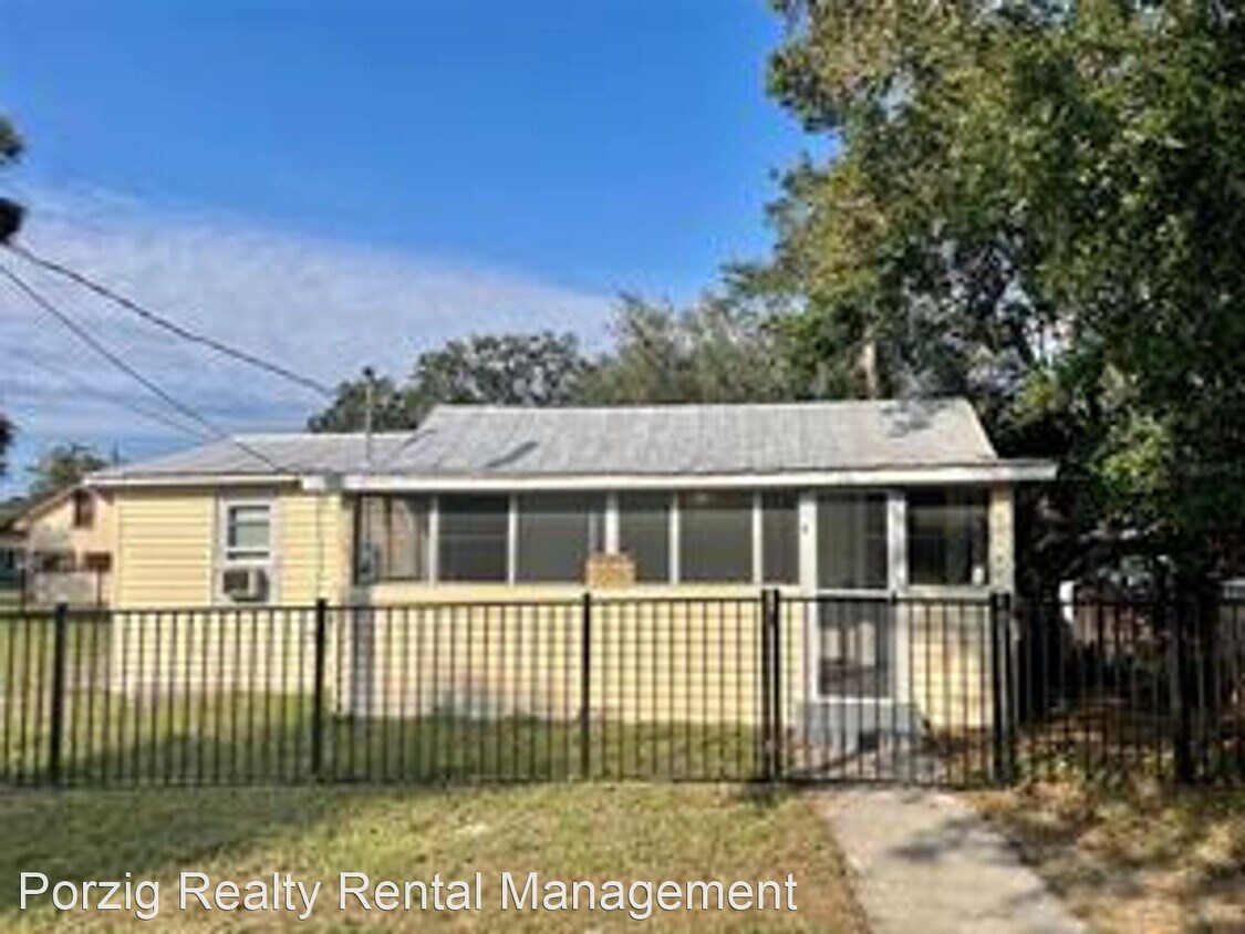2 br, 1 bath House 610 E. 6th Street House Rental in Sanford, FL