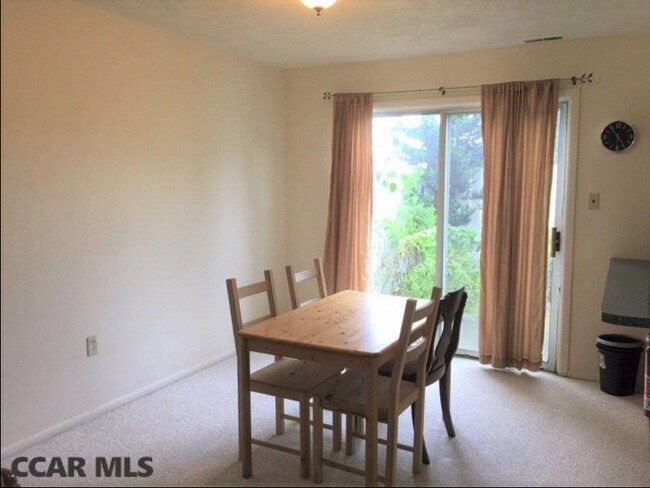 Cocina_2 - 1121 W Aaron Dr