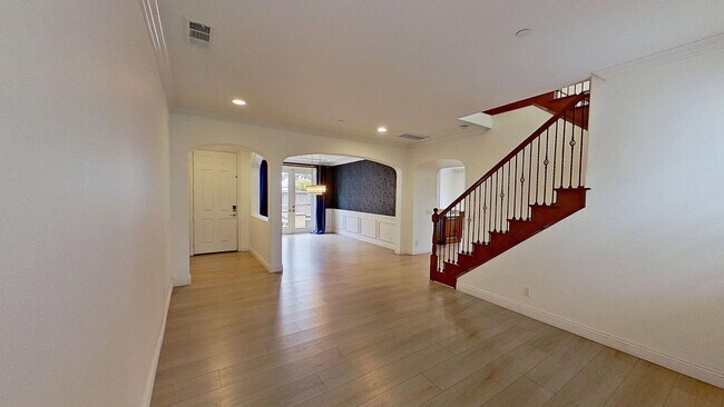 Photo - 325 Canal Wy House