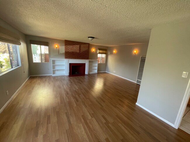 Building Photo - 3024 Thatcher Ave
