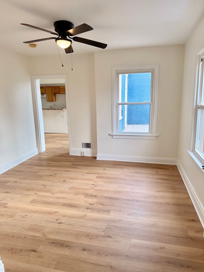 Building Photo - 217 W 11th St